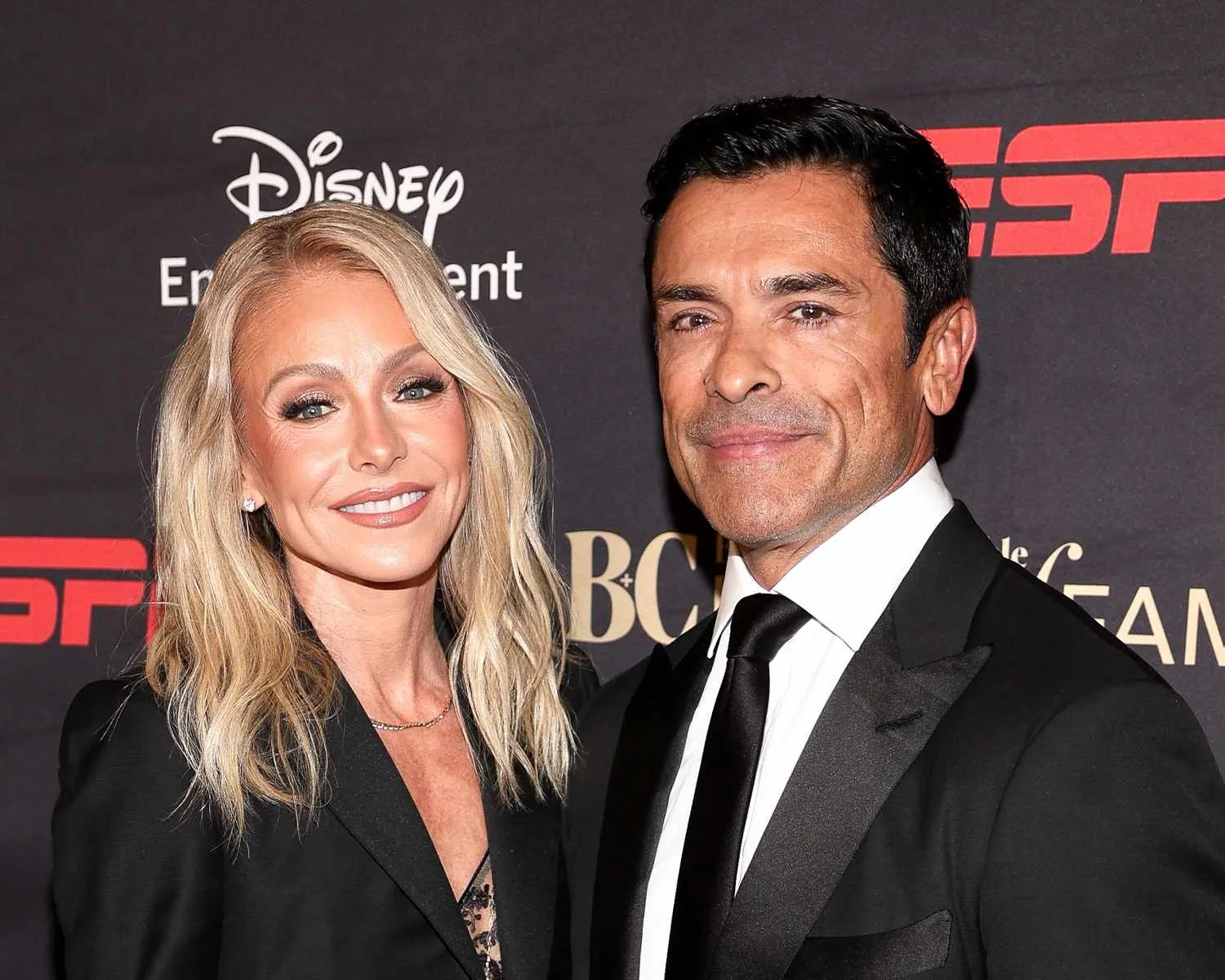 Kelly Ripa & Mark Consuelos