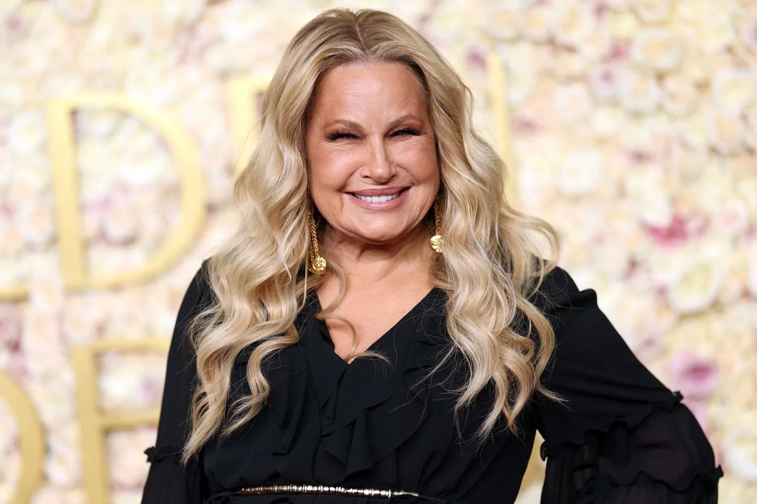 jennifer coolidge attends the 82nd annual golden globe awards 030725 tout 41efc8732ccf4cfa845cf4ef674593ff